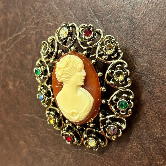 Victorian Cameo Brooch Missing 3 Stones - Picture 3 of 8